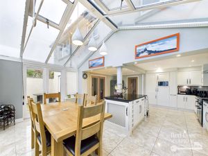 Kitchen/Dining/Family Room- click for photo gallery
